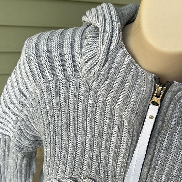 Excellent condition Lululemon cable knit full zip sweater - Picture 3 of 14
